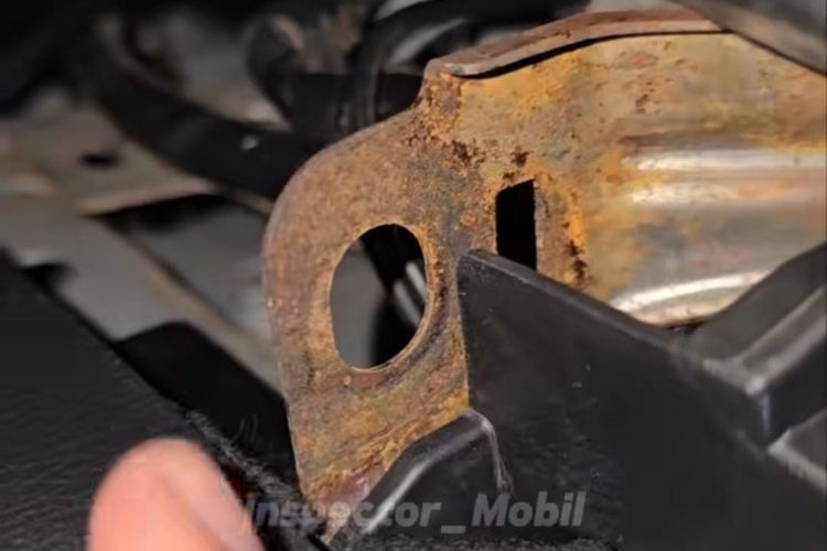 Panduan Lengkap Tips Mengetahui Mobil Bekas Yang Pernah Terendam Banjir Sebelum Membeli